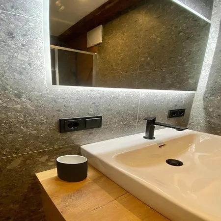 Apartmentl In Saalfelden Near Area, Cleaning Included 公寓 *